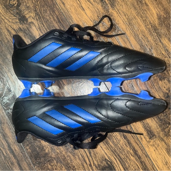 Adidas Soccer Shoes - Picture 3 of 4